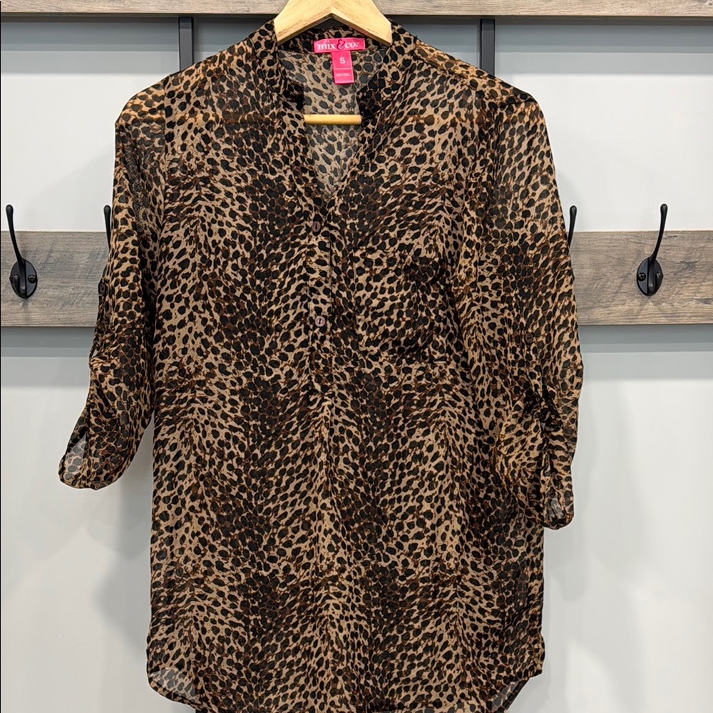 Chic Leopard Print Blouse - image 1